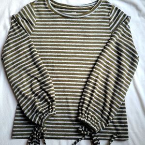 Long sleeve ana top.